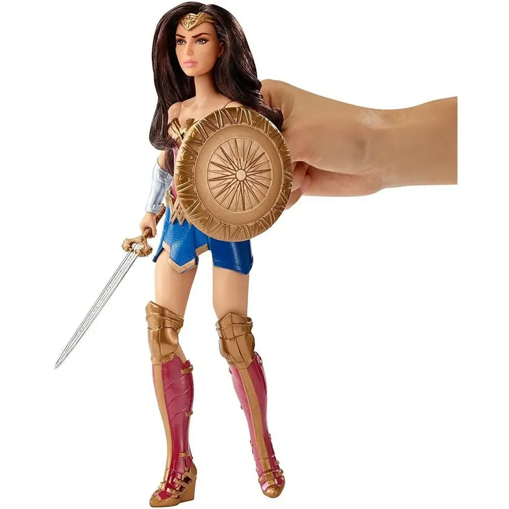Wonder Woman - Shield Blocking Doll, 12